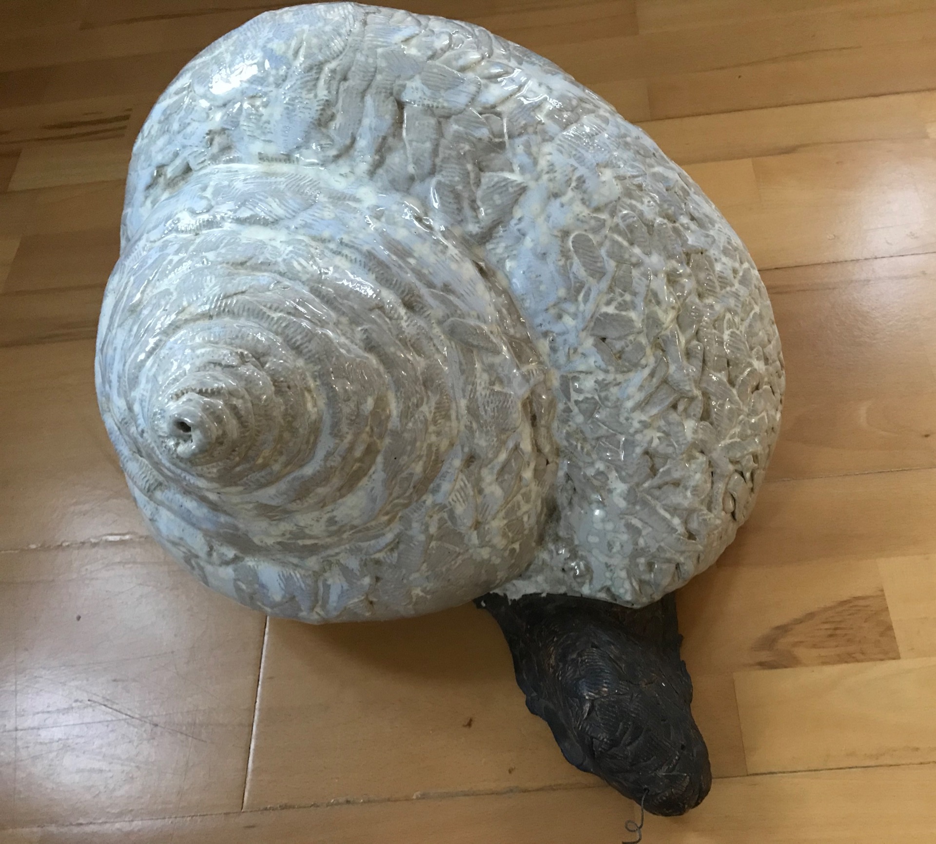 "Kæmpe snegl" Stentøjs ler 29L x 40H x 45B cm
