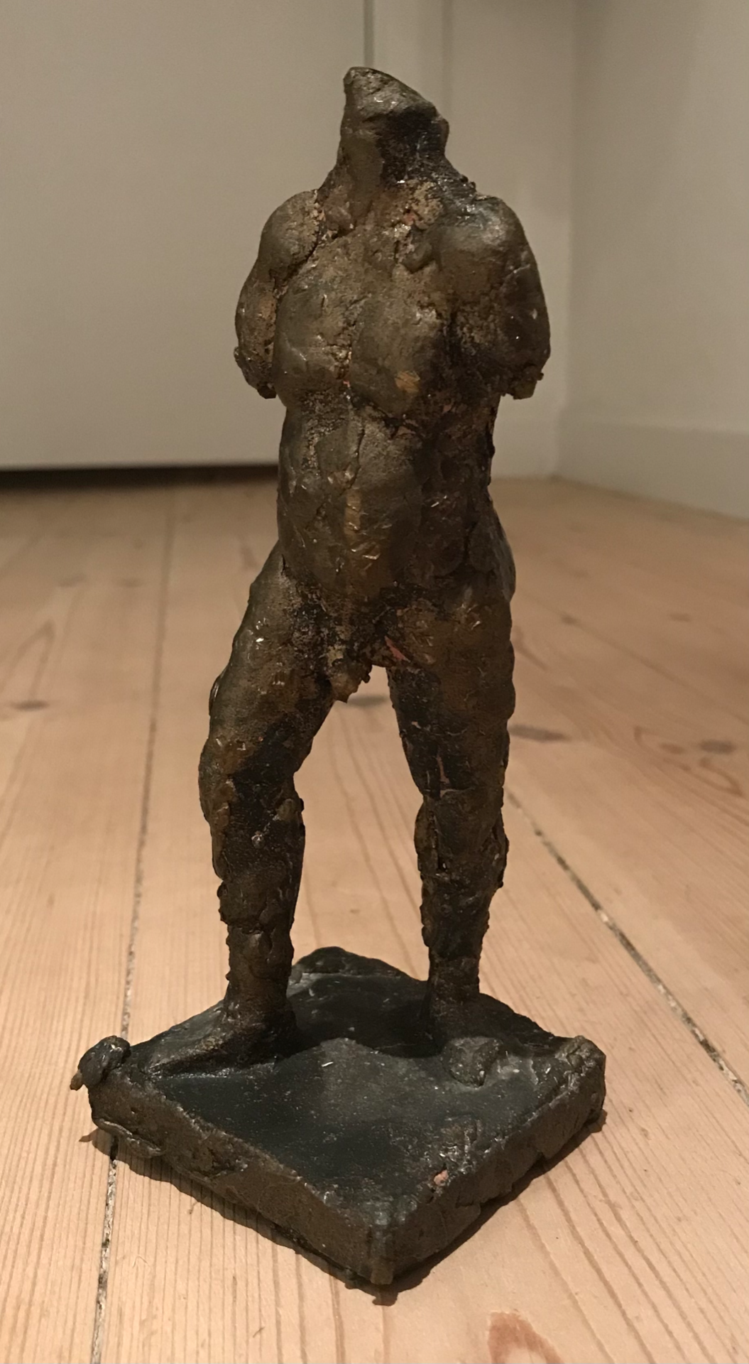 Buste moduleret efter levende model i voks, derefter støbt i bronze